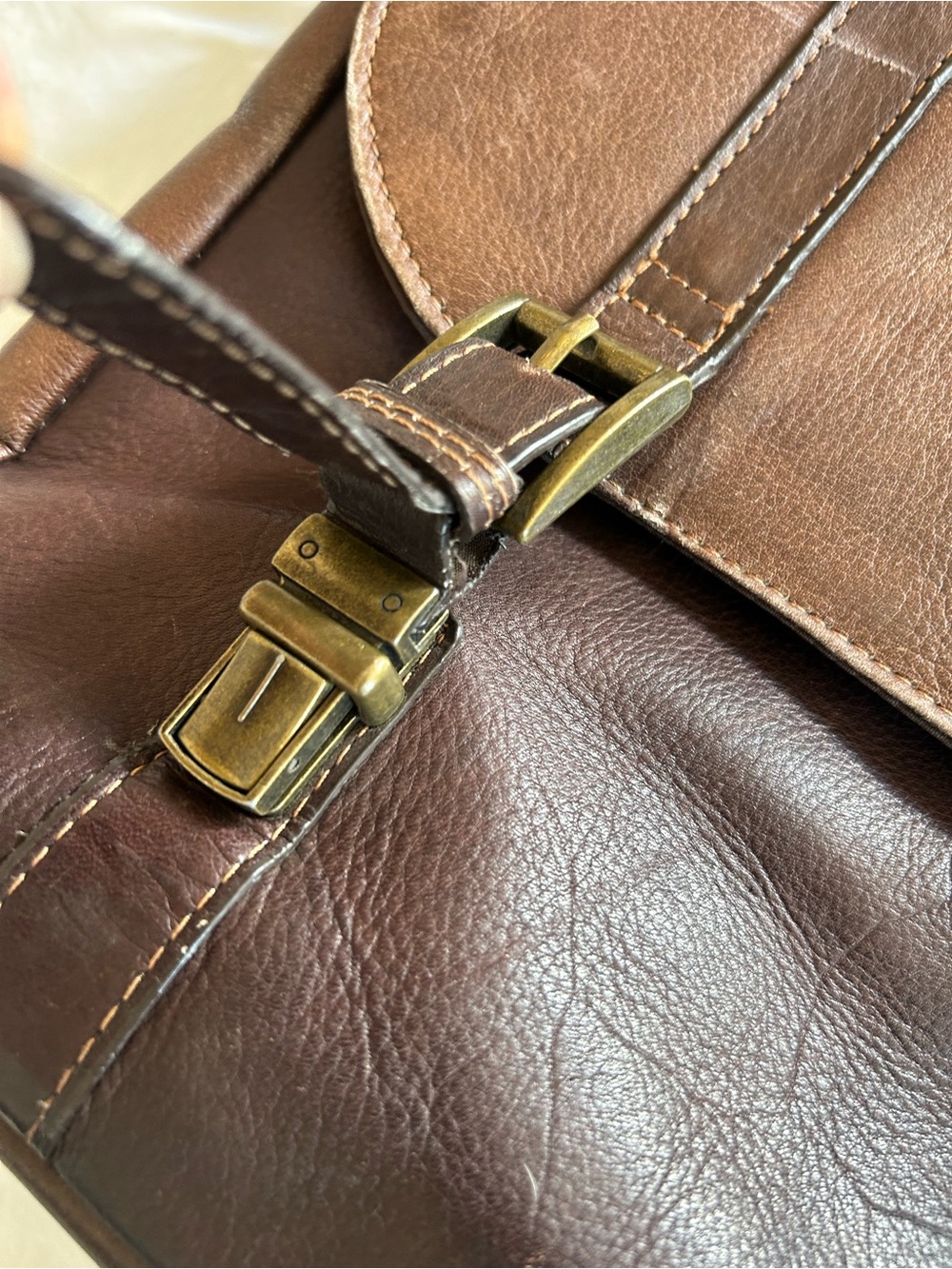 Samsonite Vintage Two-tone Brown Leather Flap-Over Messenger Bag Briefcase - Picture 6 of 16